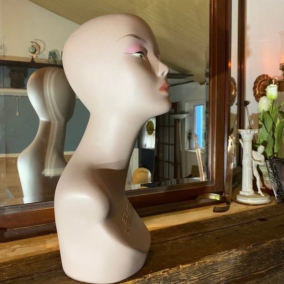 Mannequin Bust - Picture 4 of 7